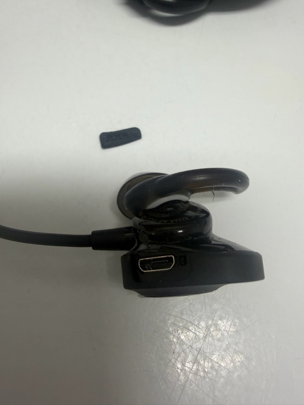 Bose Black In-Ear Wireless Earbuds with Neck Cable - Picture 3 of 8